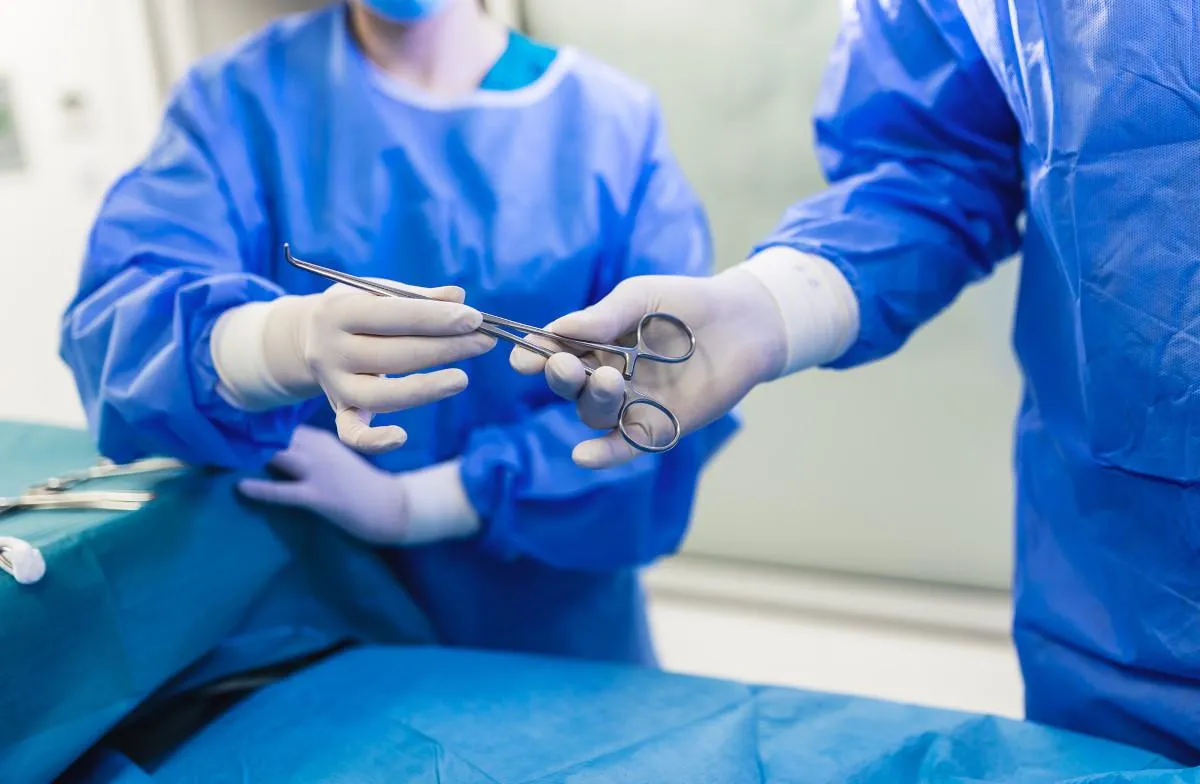 Chirurg ogólny w pracy