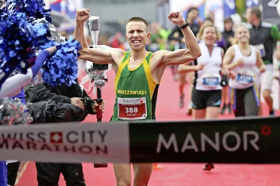 biegacz patrzący w przyszłość cel sportowy