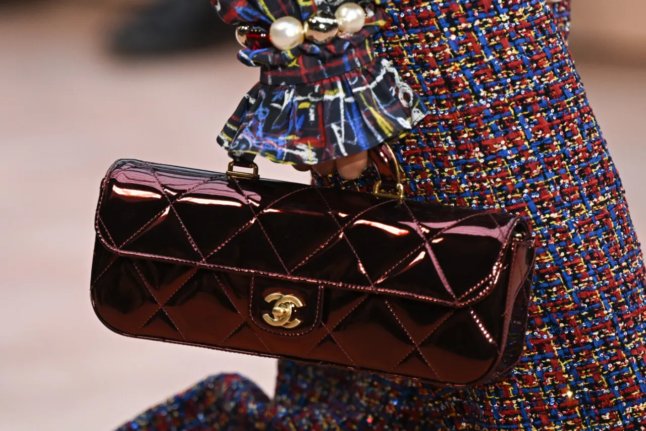 Czerwone torebki wybiegi 2025 2026 Gucci Valentino Ferragamo