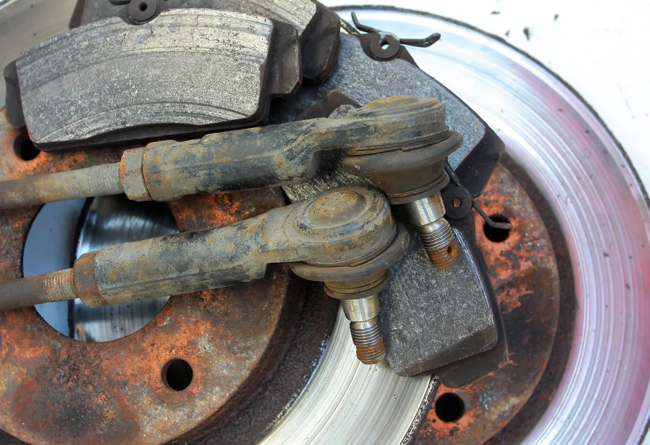 Rola końcówki drążka kierowniczego w samochodzie