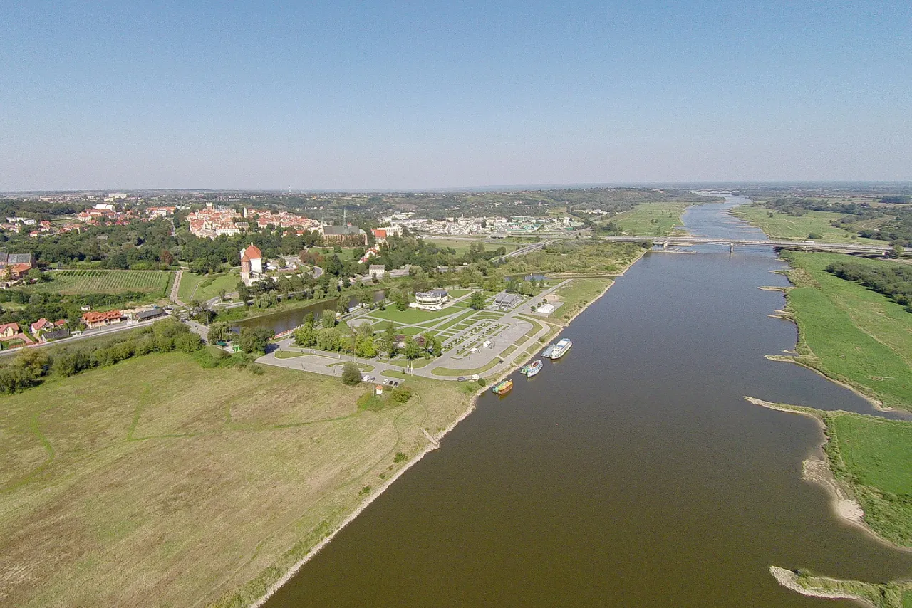 Sandomierz panorama z lotu ptaka Wisła wzg&oacute;rza