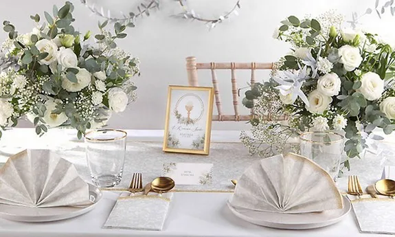 Tradycyjne kolory komunijne biel złoto srebro