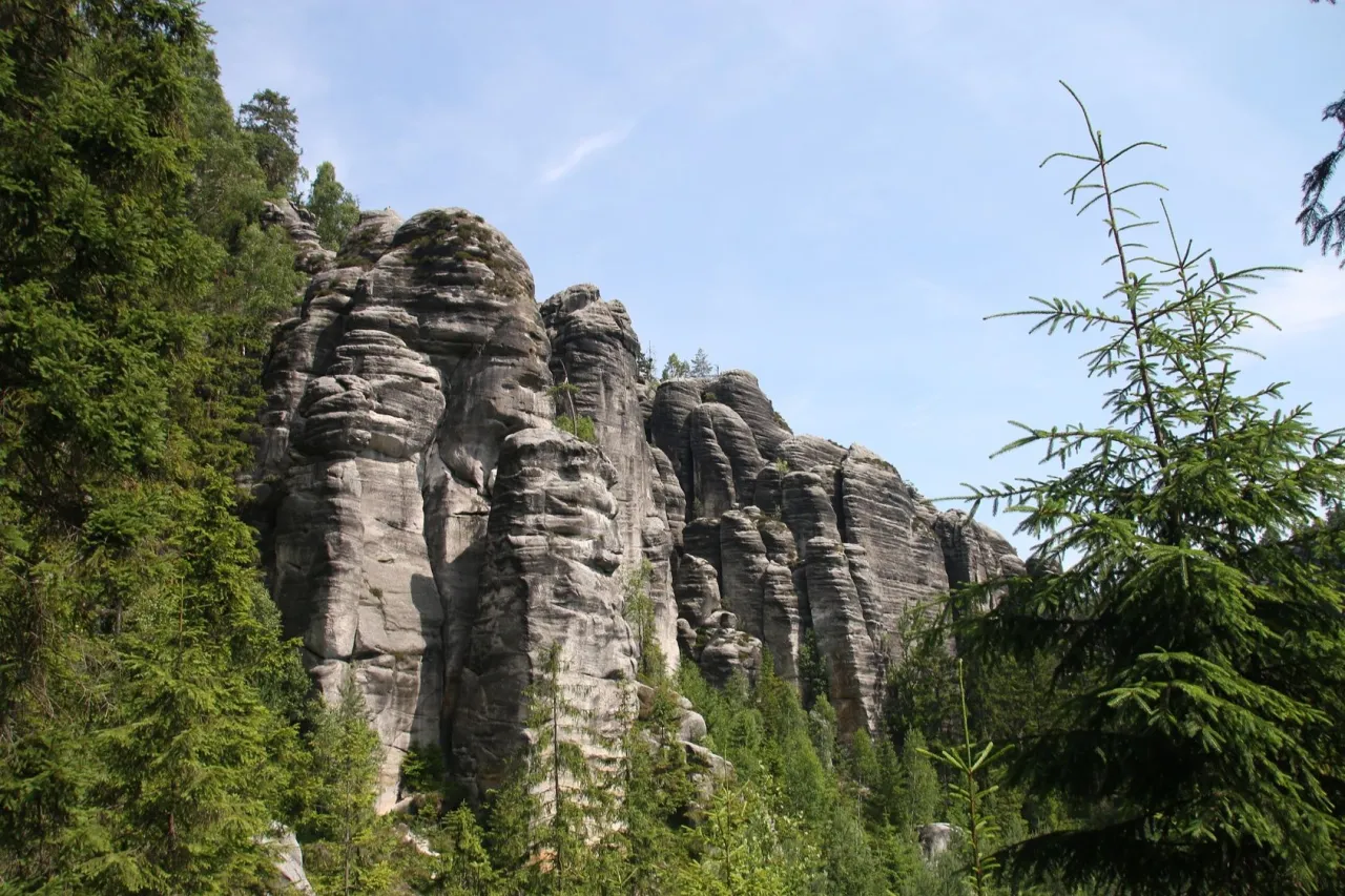 Przykładowe ceny nocleg&oacute;w G&oacute;ry Stołowe infografika