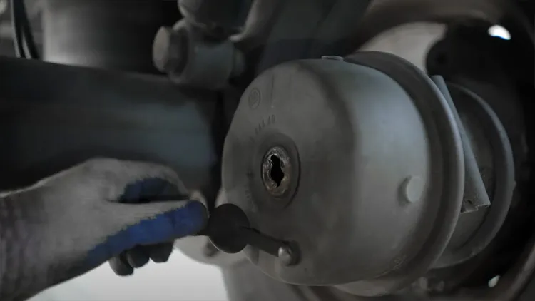 awaria hamulca naczepy zablokowane koło