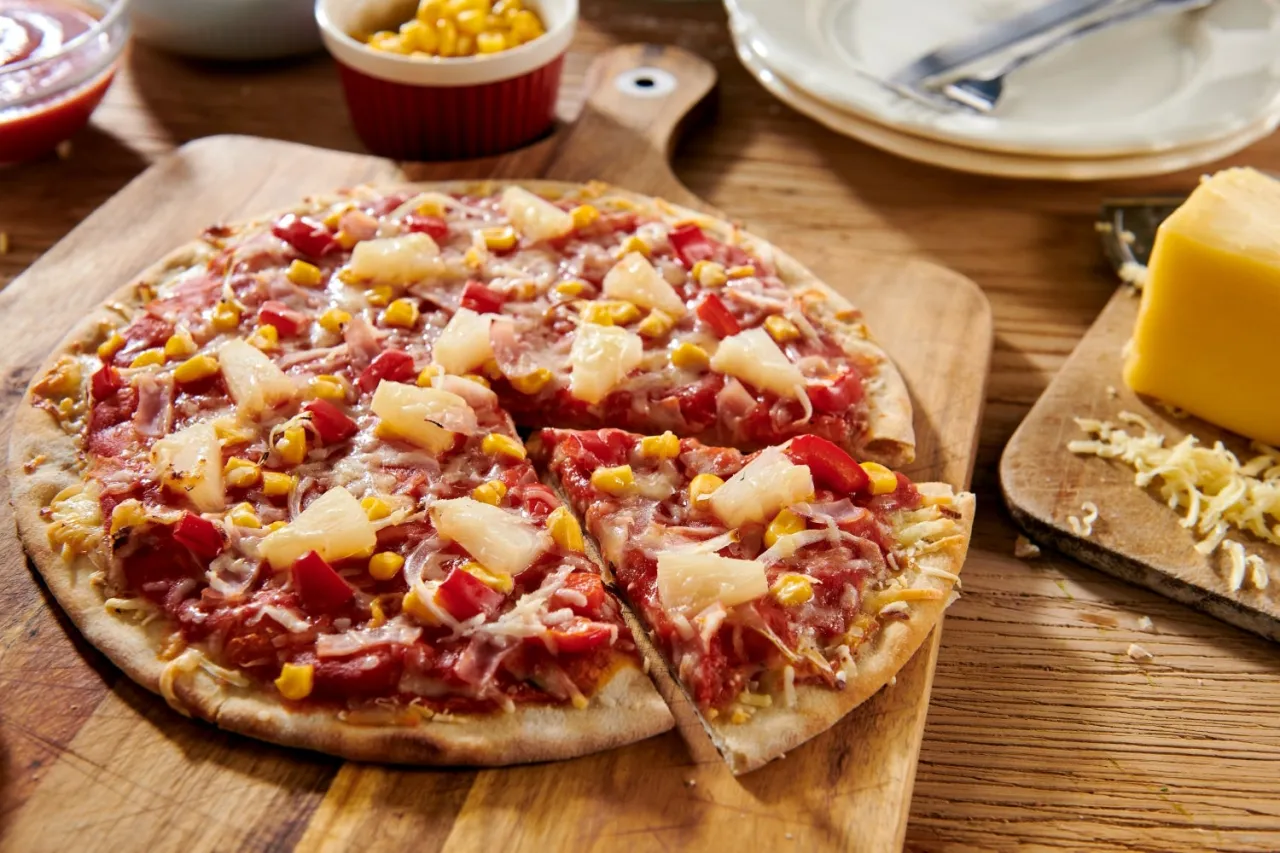 składniki pizza hawajska ananas szynka ser