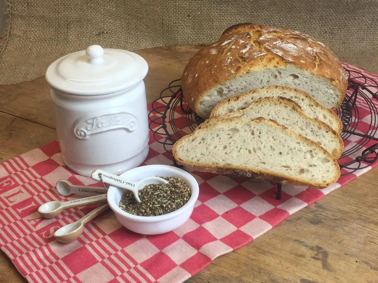 verschiedene ganze brotgew&uuml;rze k&uuml;mmel anis fenchel koriander