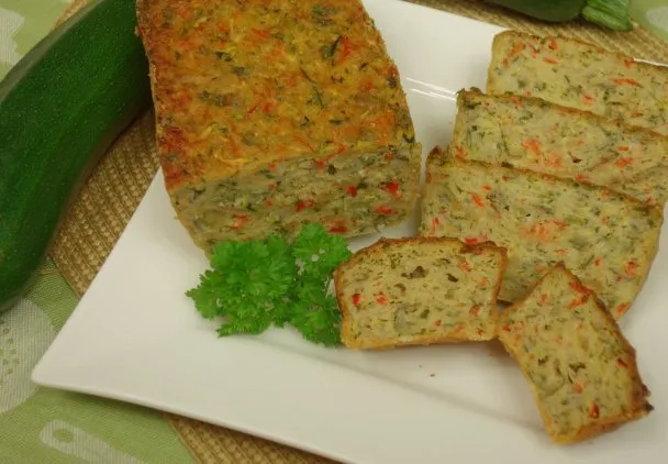 pasztet z cukinii na desce przekąsek