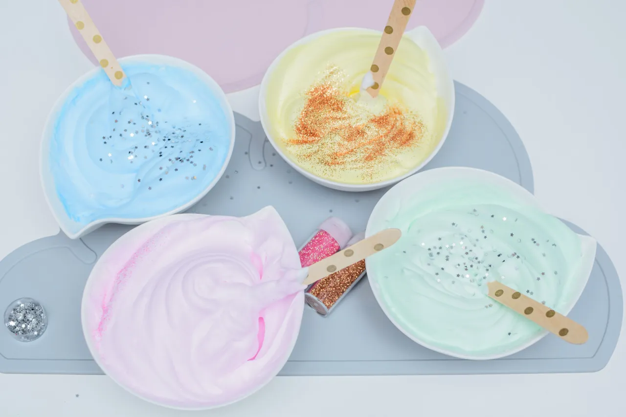 Malowanie pianką do golenia kolorowe obrazy dzieci