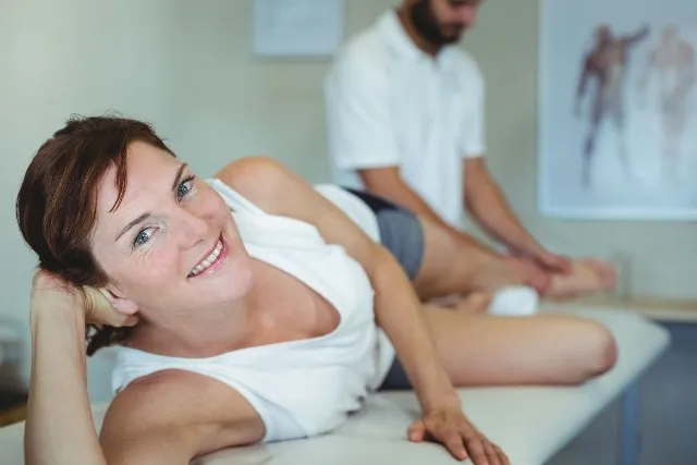 Ortopeda fizjoterapeuta por&oacute;wnanie kompetencji