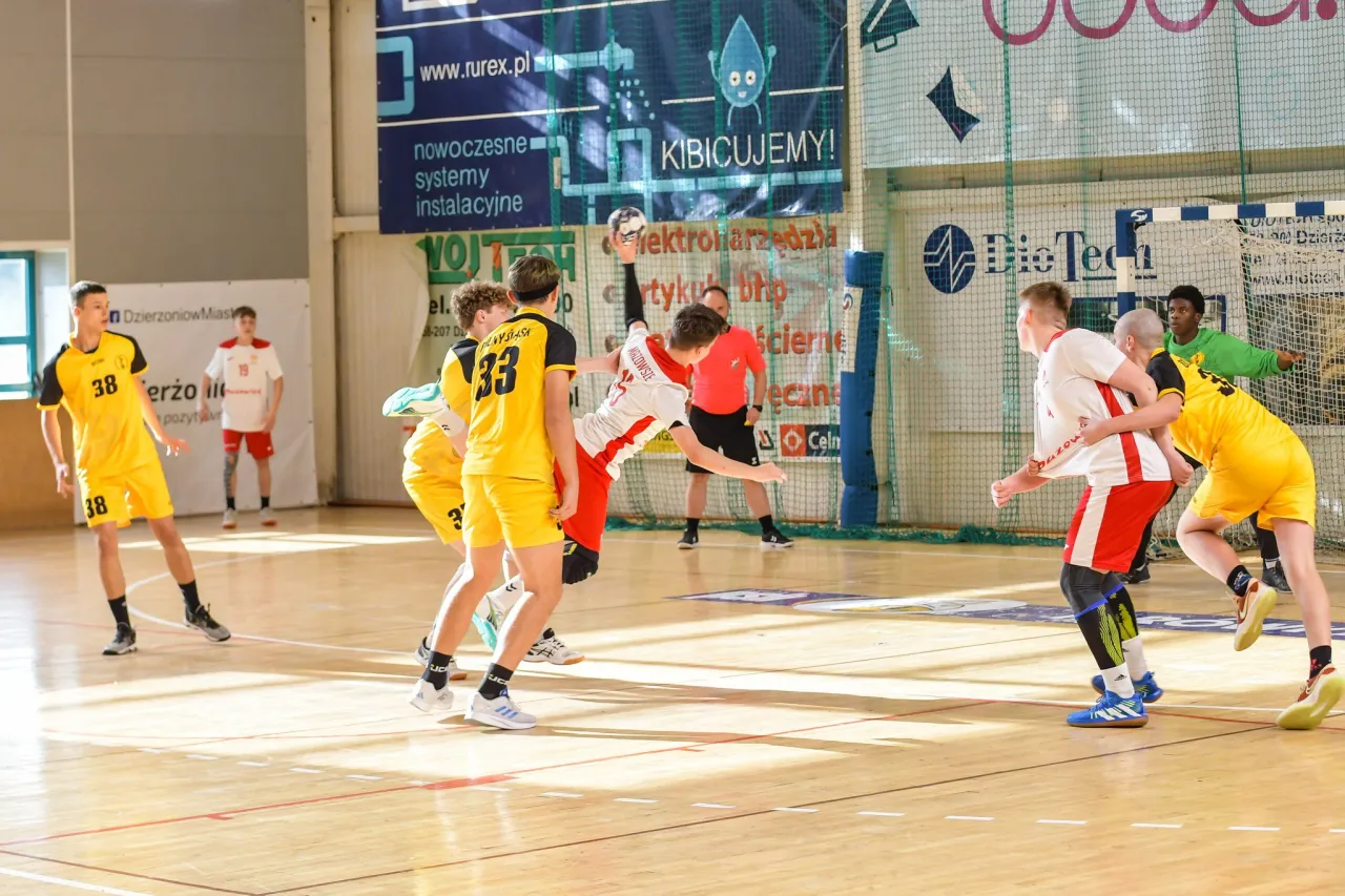 młodzieżowy mecz piłki ręcznej