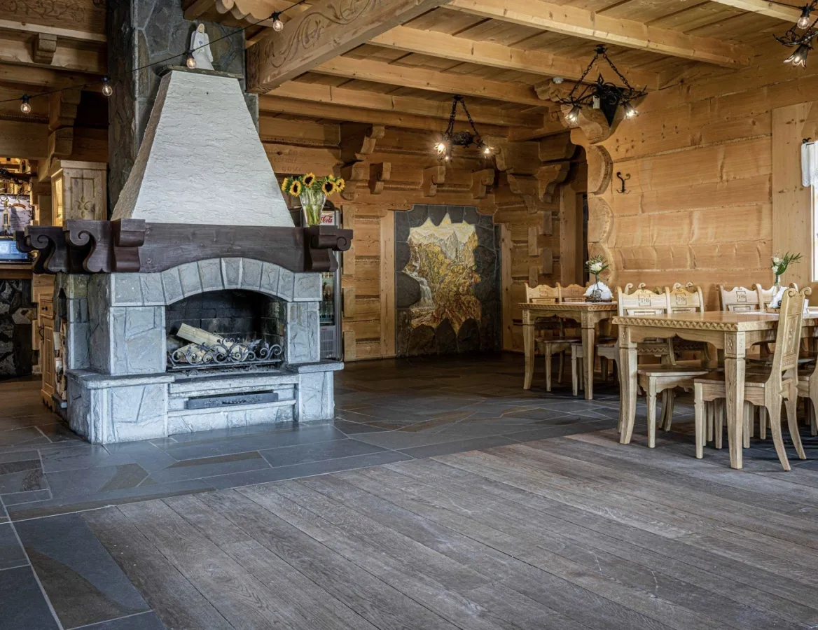 Karczma g&oacute;ralska Małe Ciche wnętrze