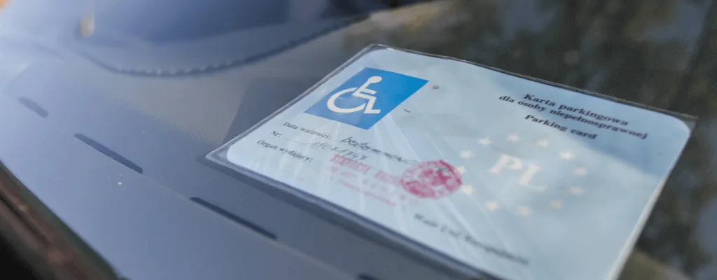 Zdjęcie Co daje karta parkingowa dla niepełnosprawnych? Przekonaj się, jakie masz prawa