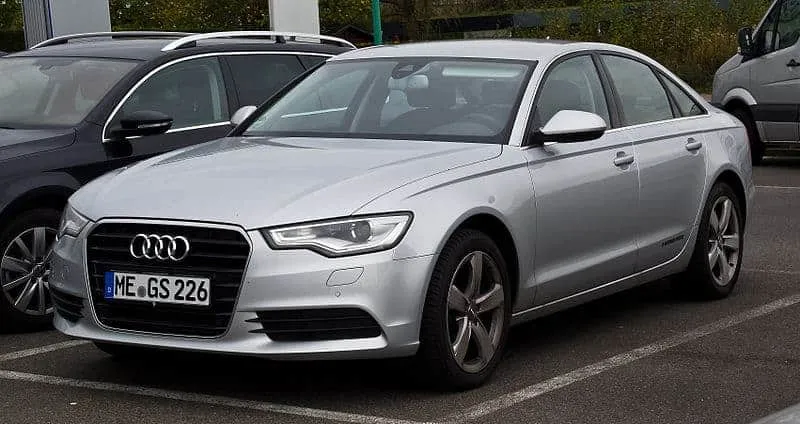 Zdjęcie Gdzie znajduje się bezpiecznik gniazda zapalniczki w Audi A6 C6?