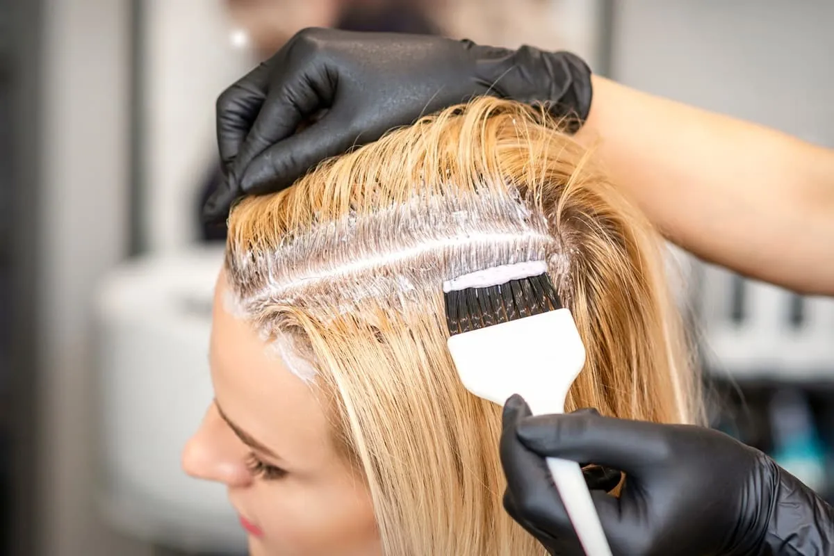 Produkty do farbowania odrost&oacute;w domowe metody