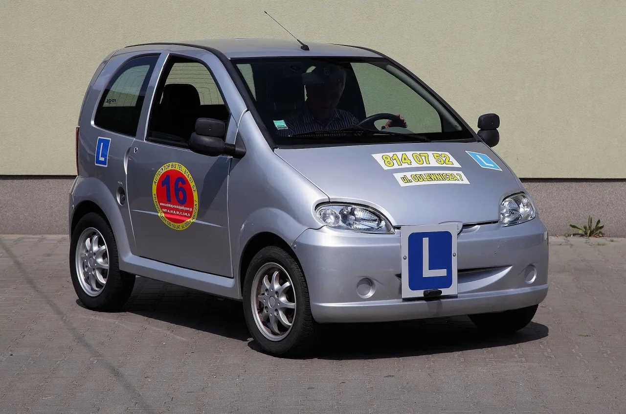 Zdjęcie Jakie kategorie prawa jazdy można zdobyć w wieku 16 lat? Sprawdź możliwości!