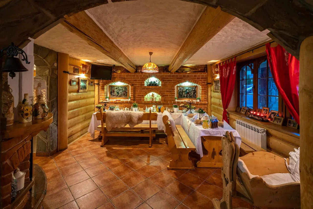 Karczma regionalna Zakopane wnętrze muzyka na żywo