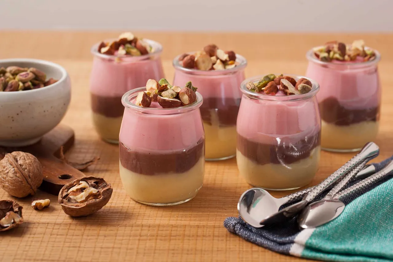 r&oacute;żnorodne desery z budyniu