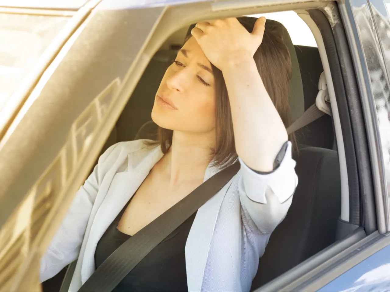 otwarte drzwi samochodu upał