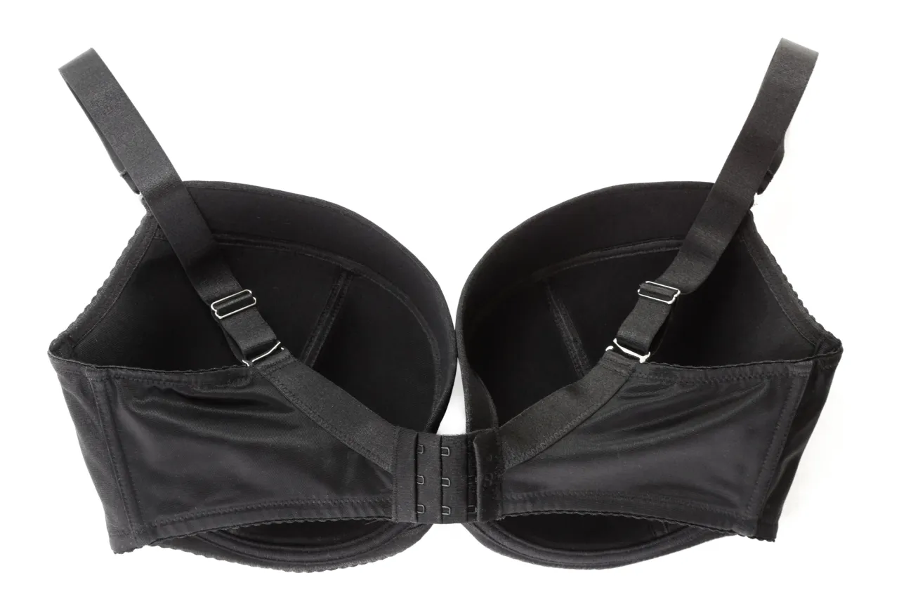 Czarny biustonosz zbierający z fiszbinami i regulowanymi ramiączkami, idealny do podkreślenia kształt&oacute;w.