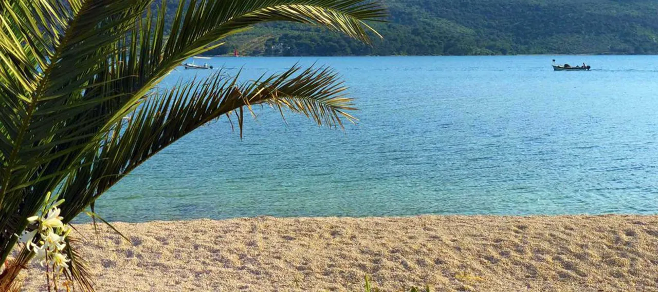 Plaża Poljica Chorwacja żwirowa