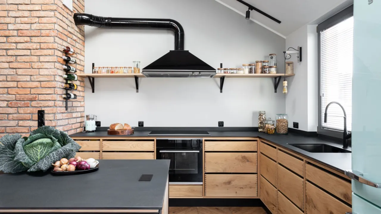 kuchnia z dobrze pomalowanymi ścianami, farby do kuchni rodzaje