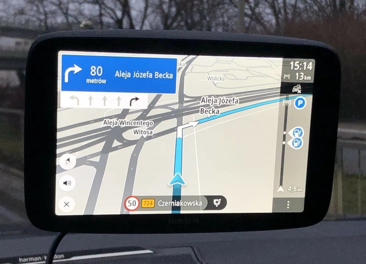 Porównanie nawigacji TomTom GO Expert i Garmin dezl