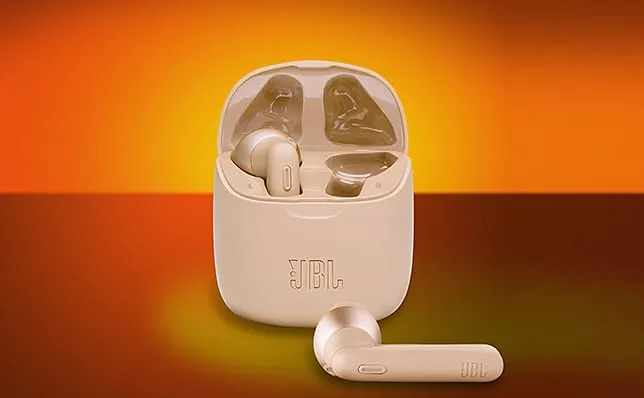 Zdjęcie Ile ładują się słuchawki JBL? Sprawdź czas ładowania modeli