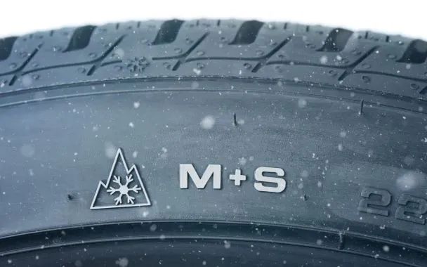 oznaczenie M+S na oponie