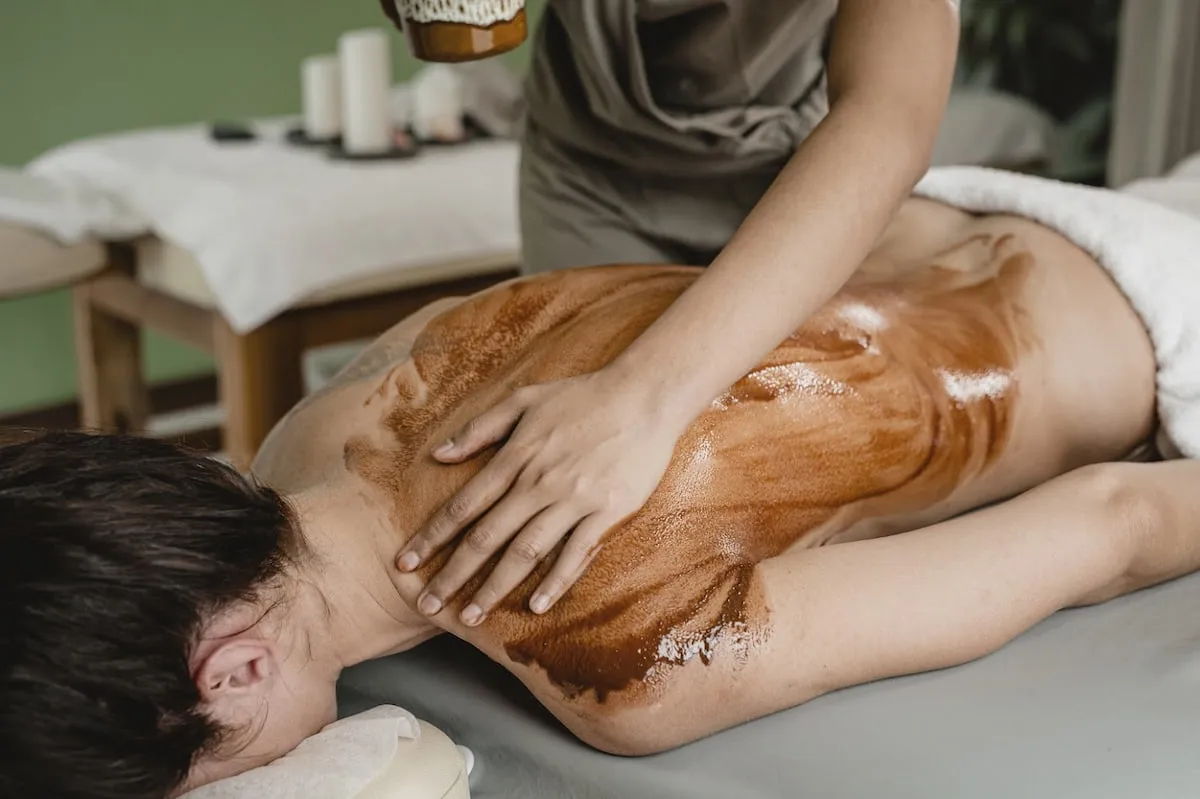 masaż czekoladowy w salonie spa