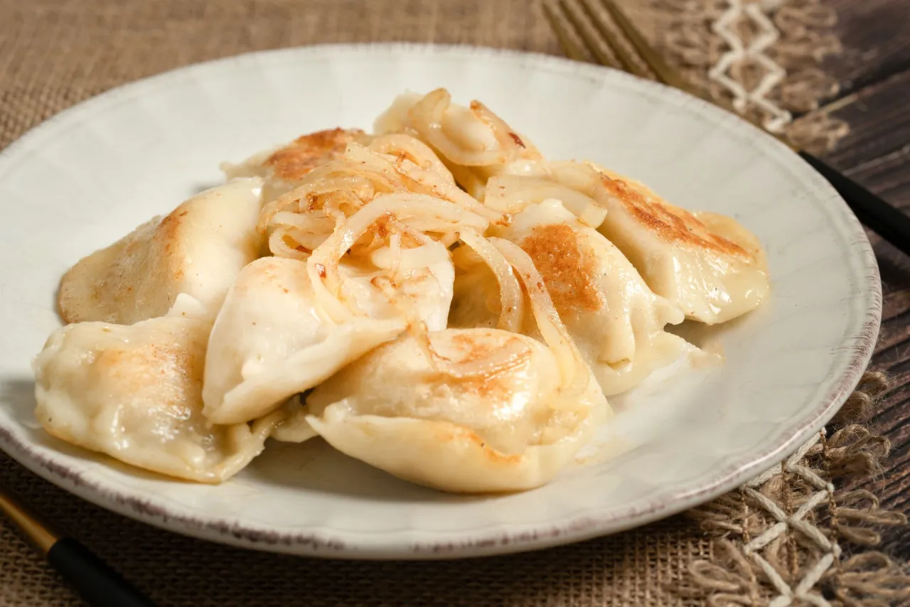 Placek po zb&oacute;jnicku i pierogi g&oacute;rskie