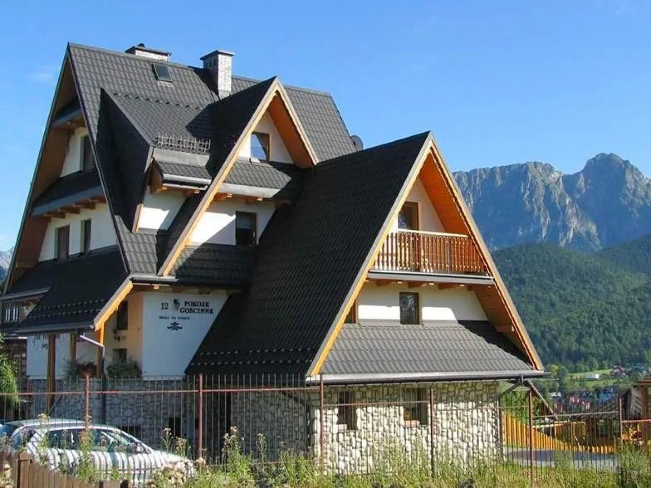 Dom na Wierchu Kościelisko widok na Giewont