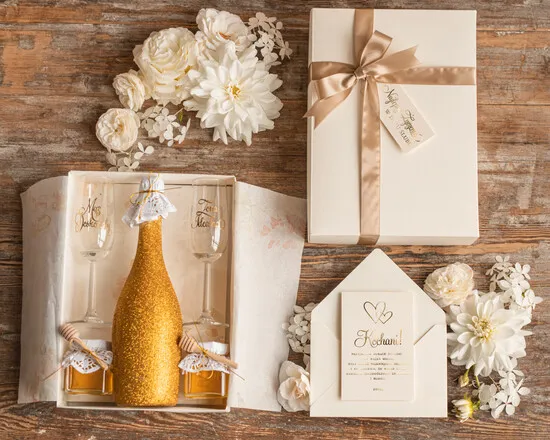 Zestaw prezentowy wino i kieliszki, akcesoria do wina na prezent