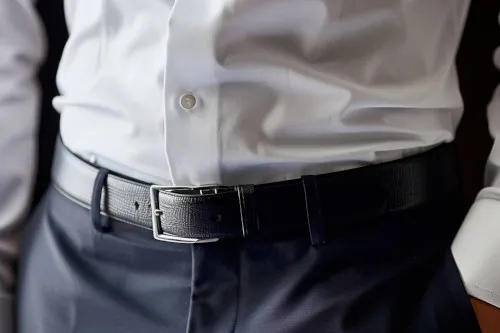 błędy wkładania koszuli w spodnie