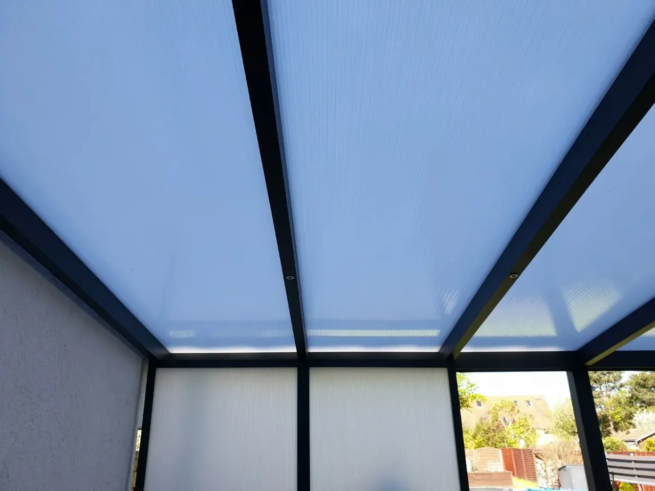 Poliwęglan lity i komorowy porównanie