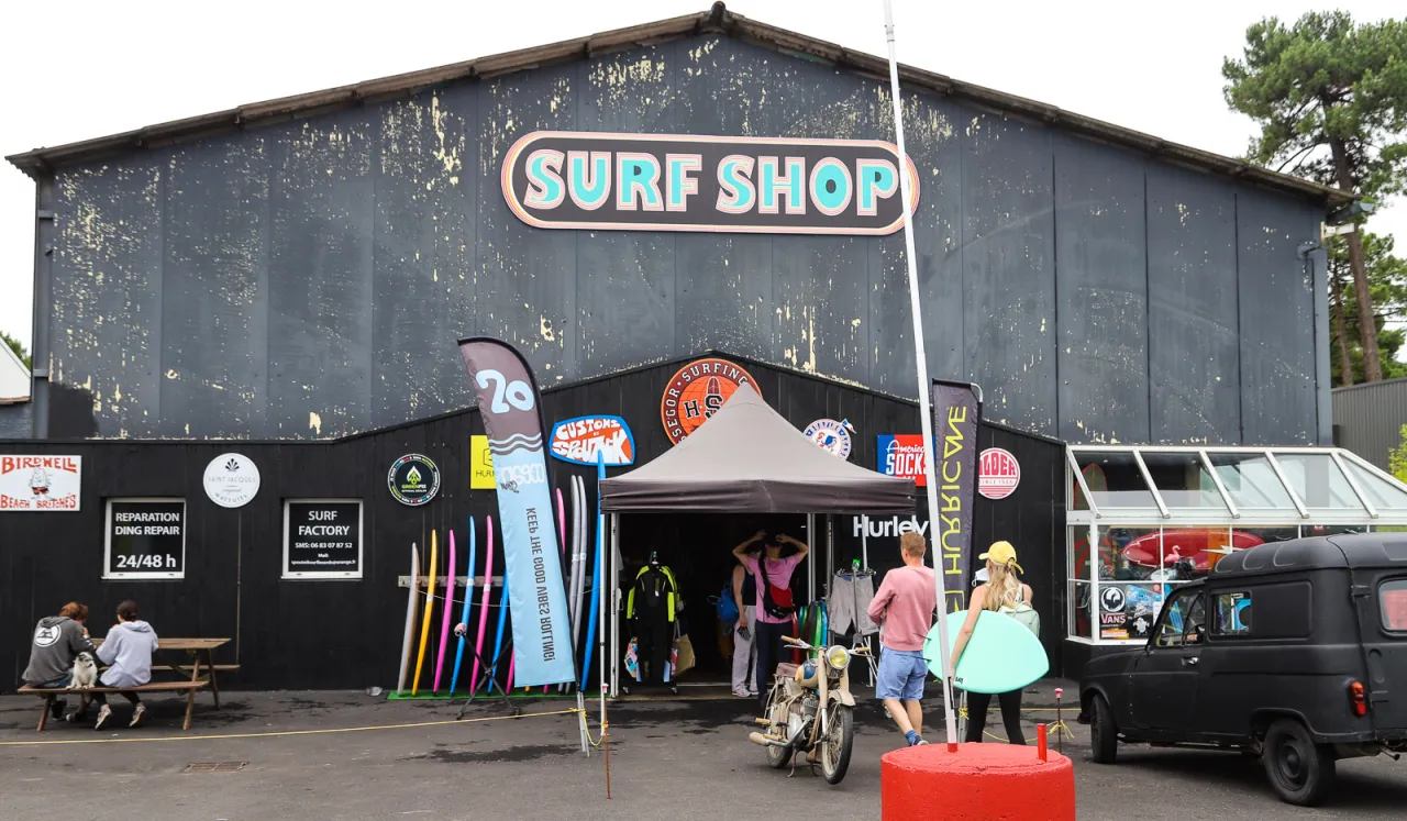 Zone commerciale P&eacute;debert Hossegor ou boutiques de surf