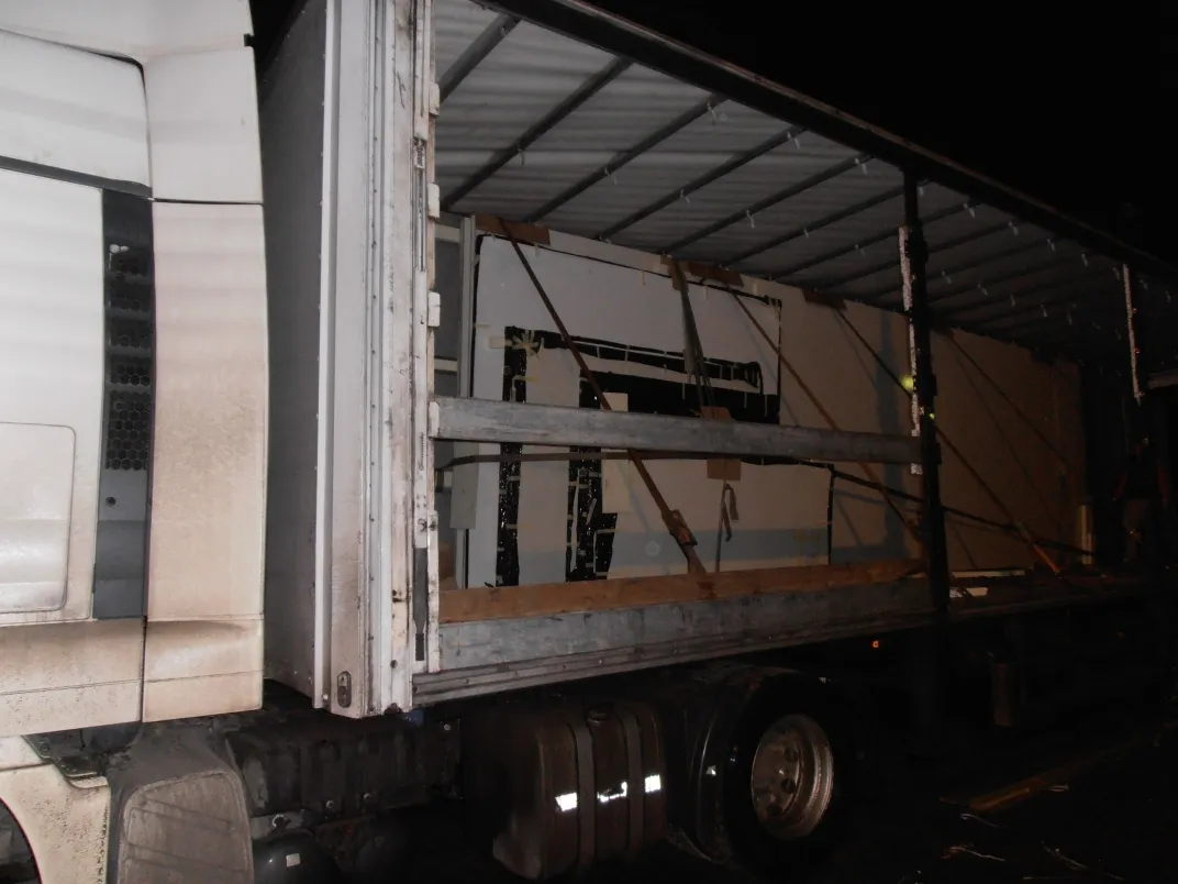 przekrój naczepa izotermiczna sandwich