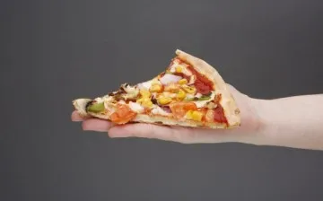 Zdjęcie Ile waży kawałek pizzy? Poznaj średnią wagę i kalorie