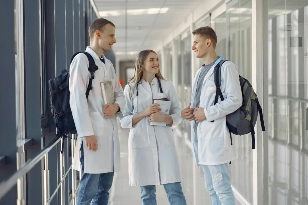 Zdjęcie Jak długo trwają studia medyczne w USA? Poznaj pełny czas edukacji