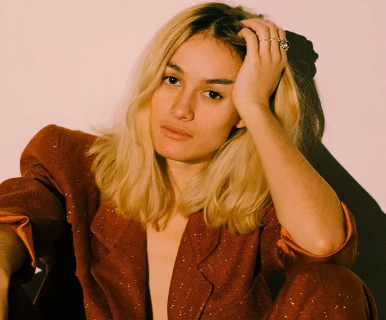 Mogli S&auml;ngerin Portr&auml;t