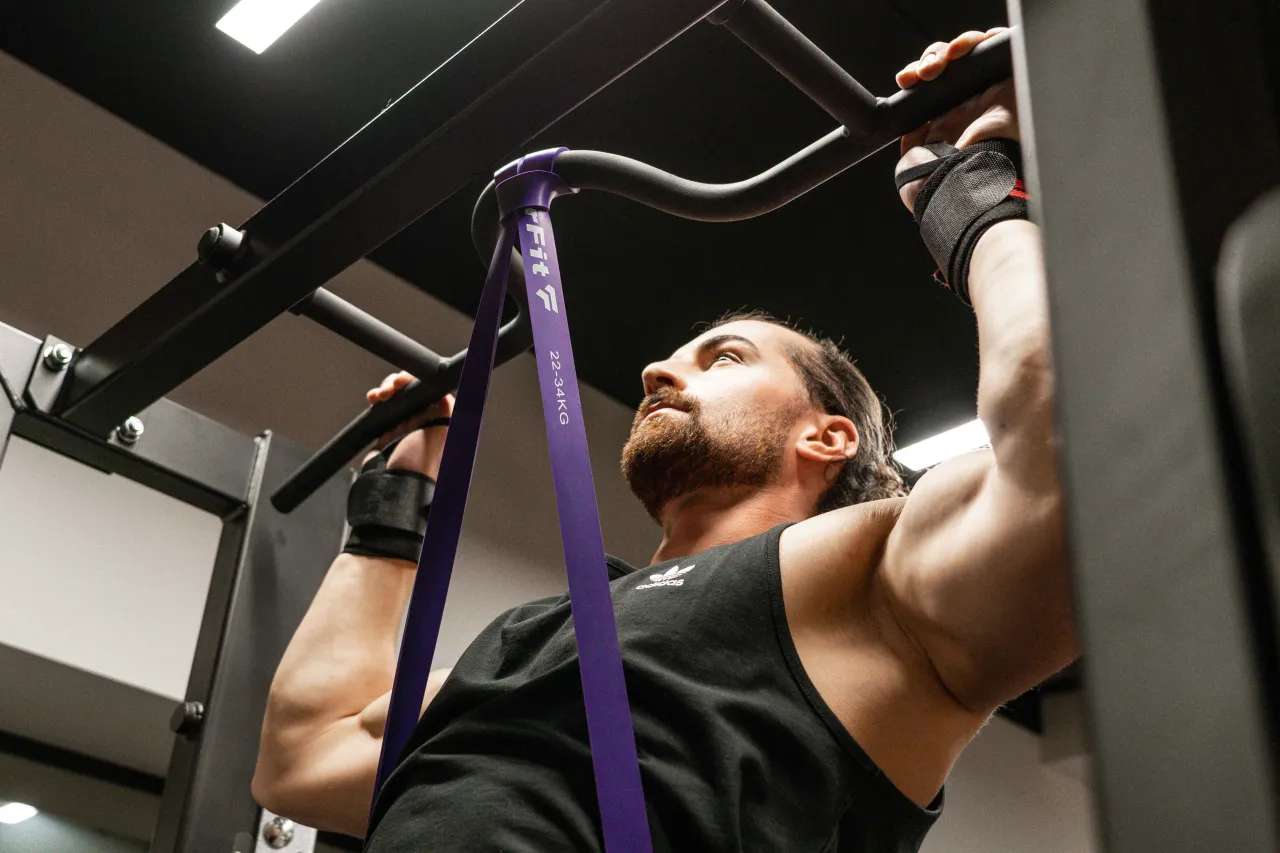 rodzaje opasek na nadgarstki siłownia