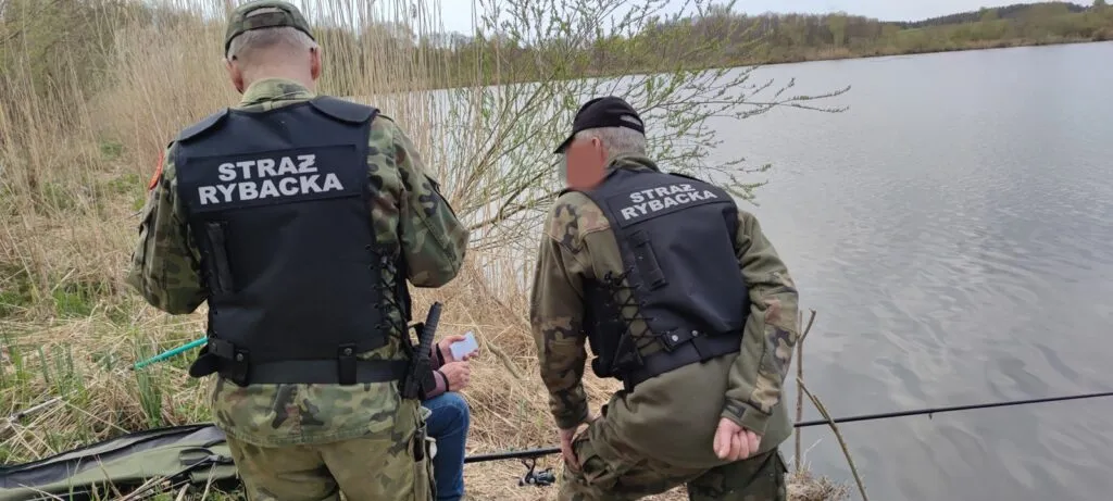 kontrola wędkarza straż rybacka