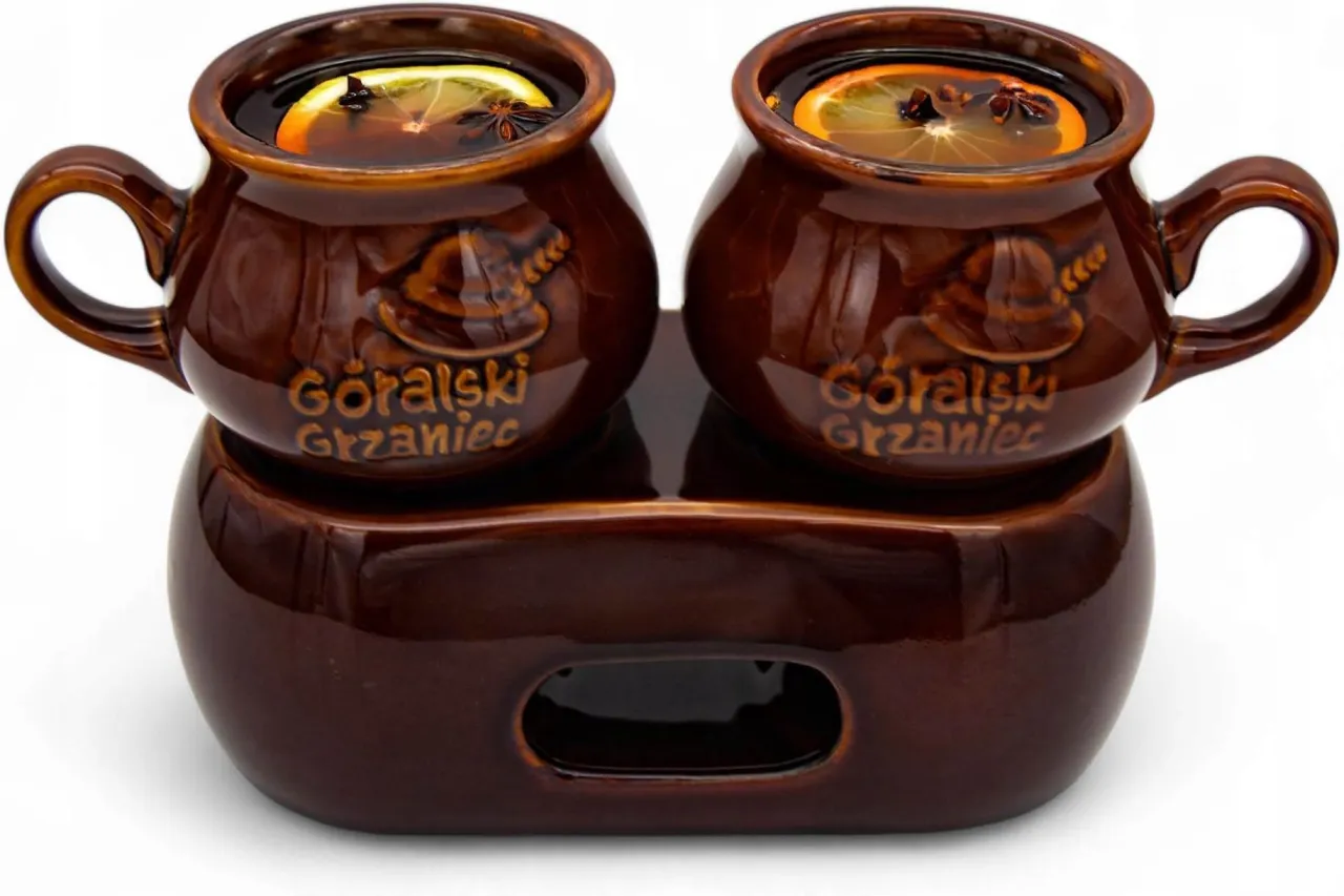 R&oacute;żne rodzaje kubk&oacute;w na grzańca: kamionkowe, gliniane, szklane z uchem