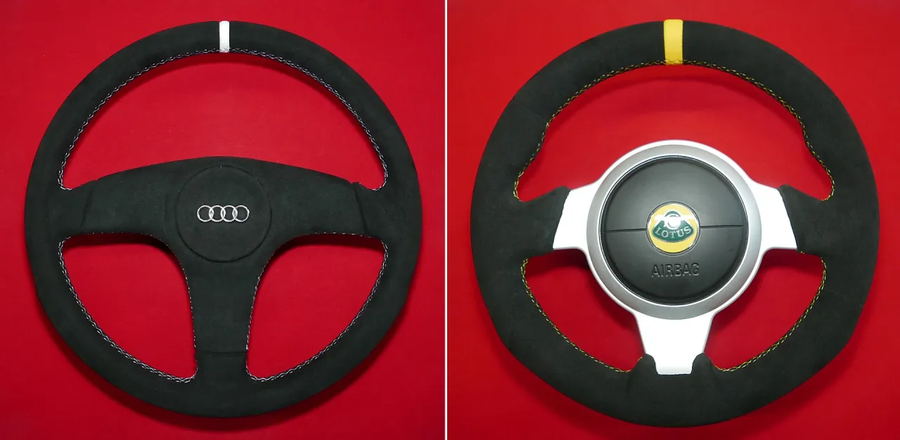 Kierownica Audi i Lotus, czarna z przeszyciami. Zastanawiasz się, ile kosztuje obszycie kierownicy?