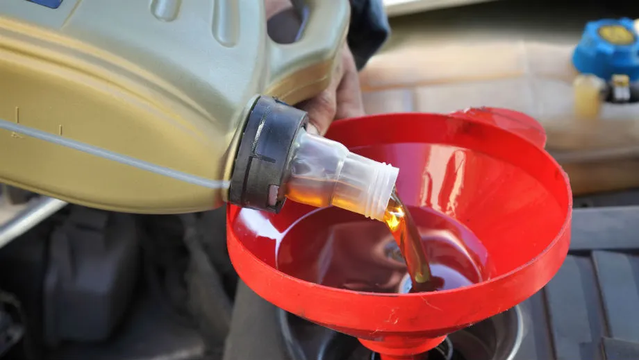 Zdjęcie Motul 8100 X-Clean - Wybierz najlepszy olej silnikowy dla swojego auta