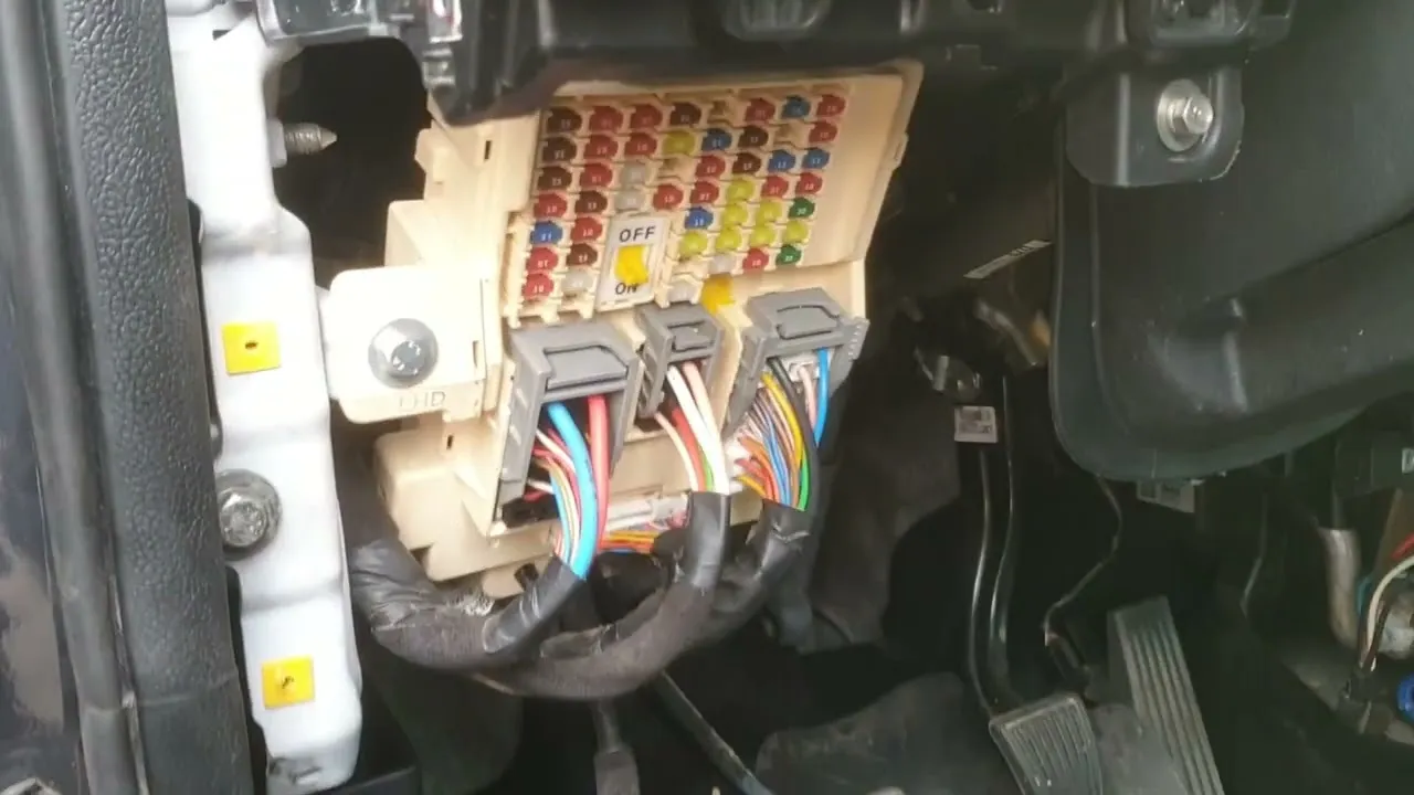 Zdjęcie Gdzie są bezpieczniki w Kia Sportage 3? Oto, co musisz wiedzieć