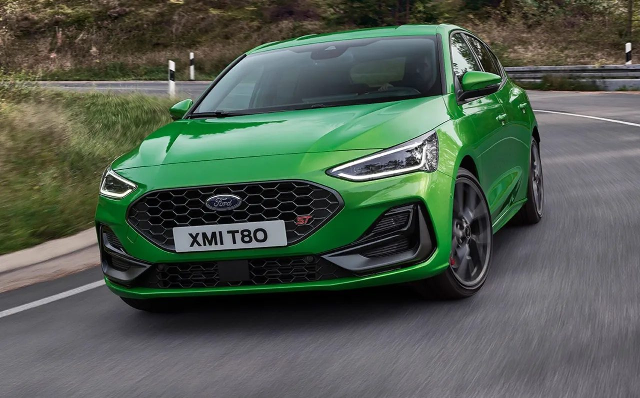 Zdjęcie Najlepsze samochody z silnikiem benzynowym wolnossącym – trwałość i niezawodność