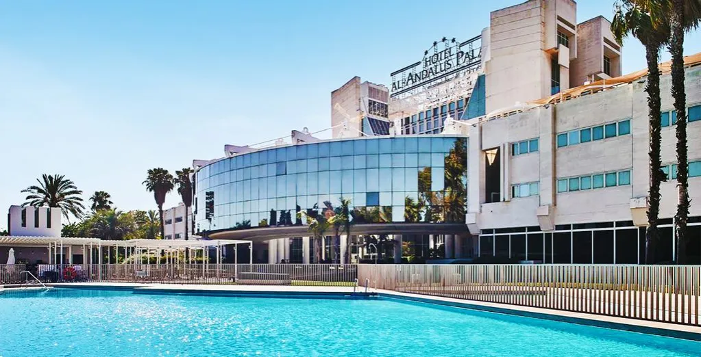 Zdjęcie Silken Al-Andalus Palace: &iquest;El hotel de Sevilla con piscina ideal?