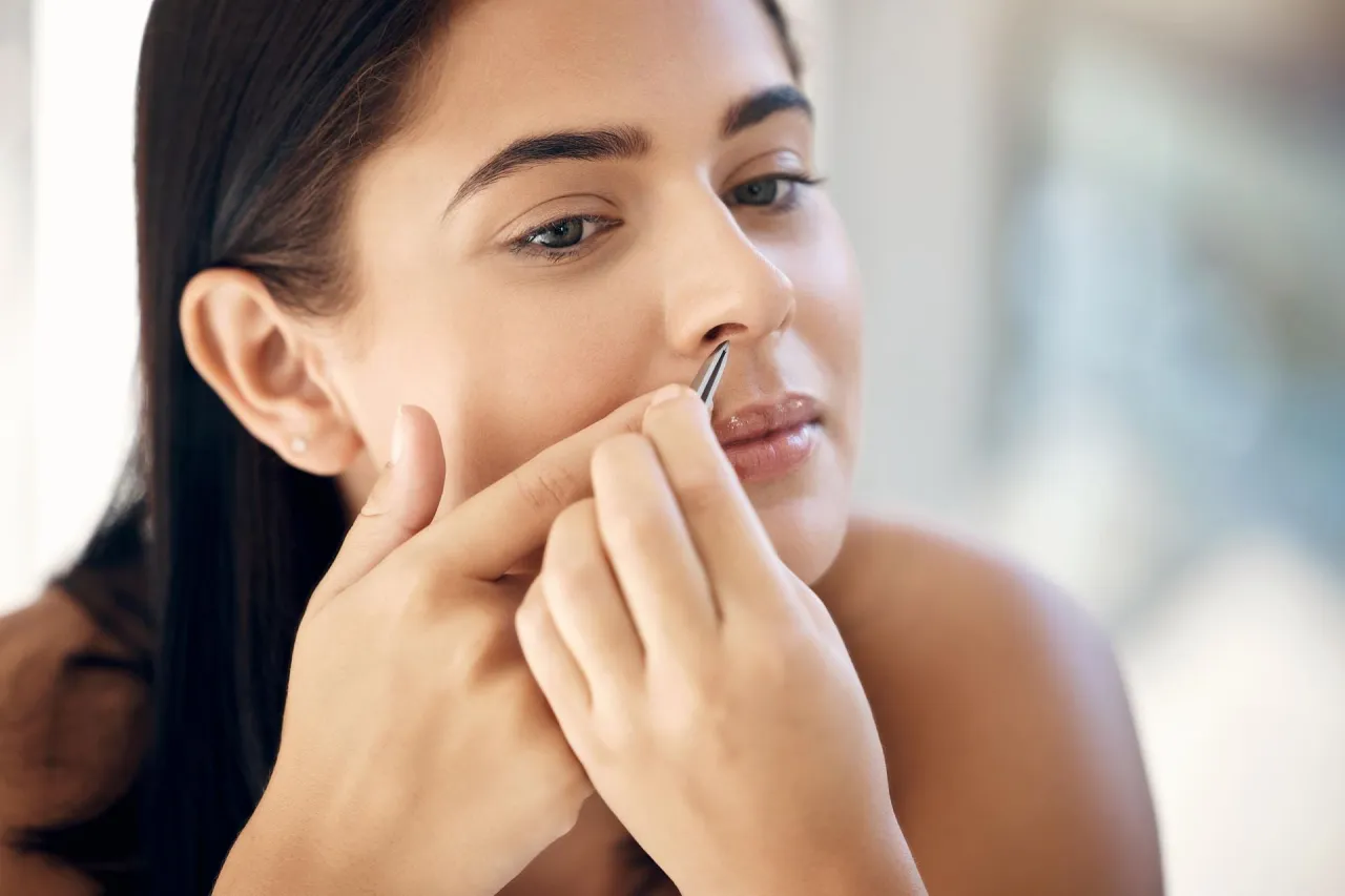 Zdjęcie Jak pozbyć się włosów z nosa bez bólu i ryzyka infekcji