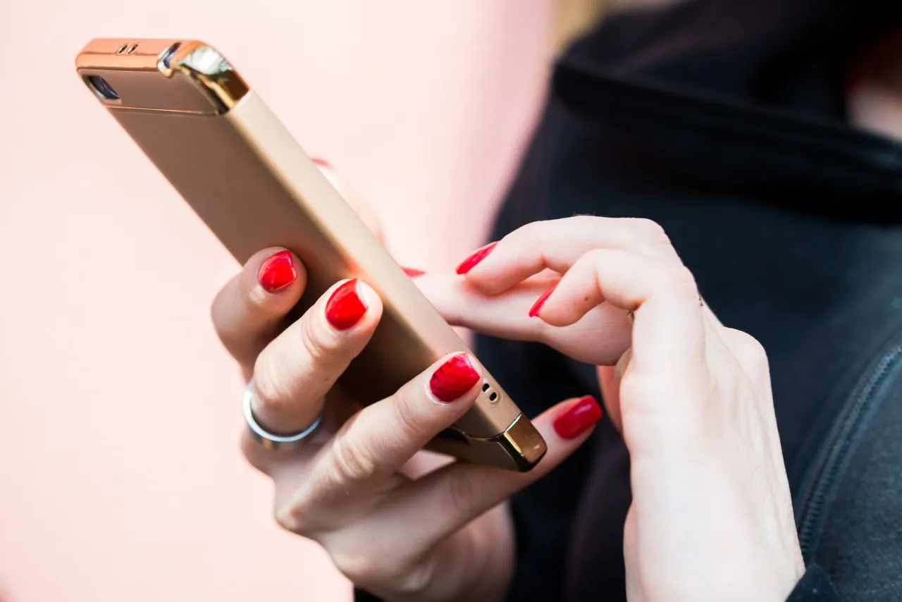 Zdjęcie Jak przenieść zdjęcia z Messengera do galerii na Androidzie i iOS