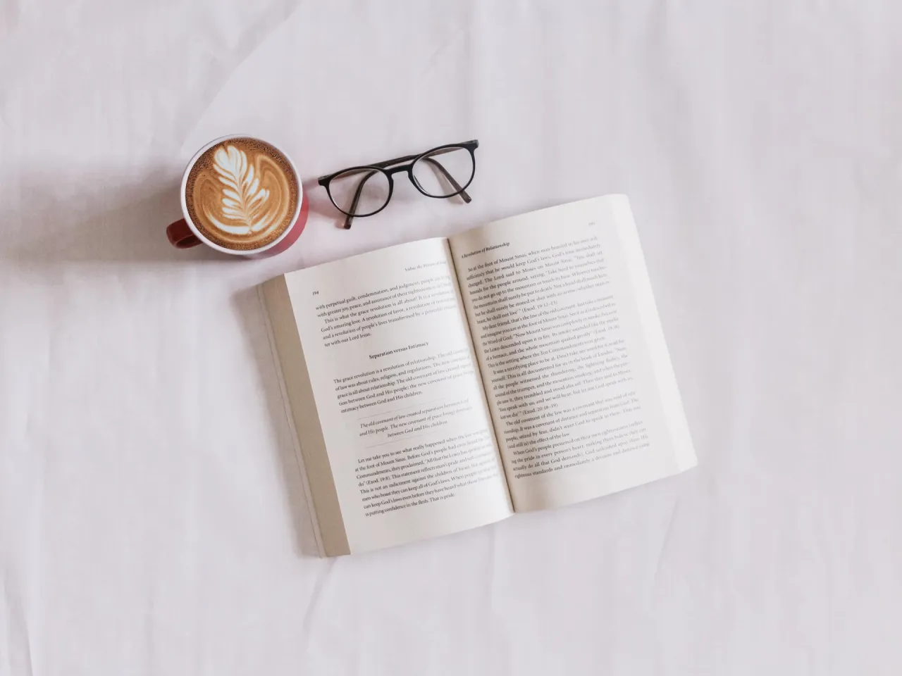 Zdjęcie Czy warto czytać książki? Przykłady z literatury, które zaskakują